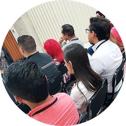 Personas en una capacitación
