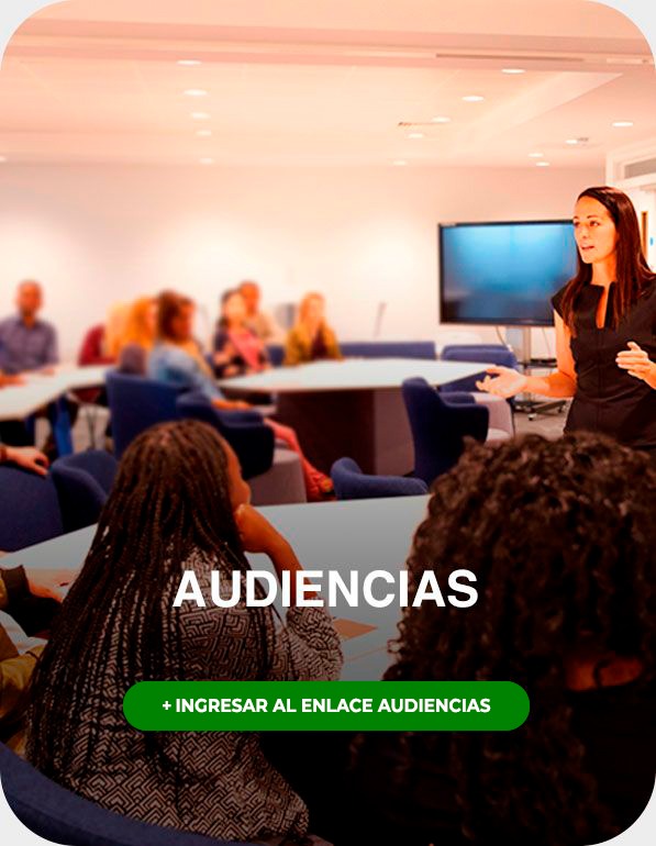 Personas reunidas al rededor de una mesa