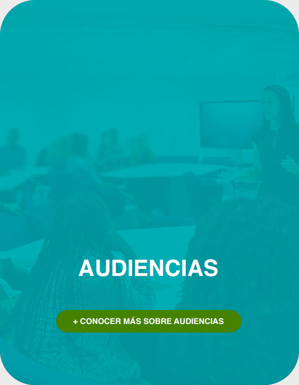 Personas reunidas al rededor de una mesa